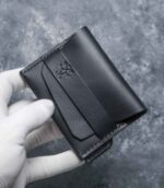 Portofel minimalist Valkyrie negru Black Edition interior deschis, buzunare carduri și buletin, piele naturală, ață neagră