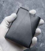 Portofel minimalist Valkyrie negru Black Edition, piele naturală premium, ață neagră saddle stitch, logo embossat, total black