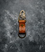 breloc piele maro natural