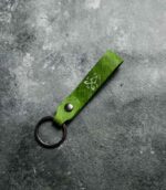 breloc verde deschis pentru chei din piele naturala