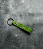 breloc verde deschis pentru chei din piele naturala