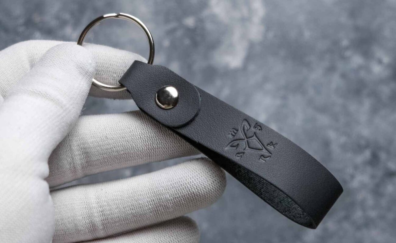 breloc din piele natruala pentru chei negru