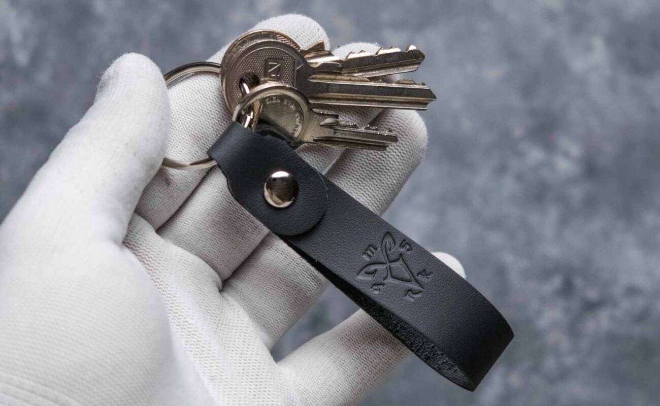 breloc din piele natruala pentru chei negru