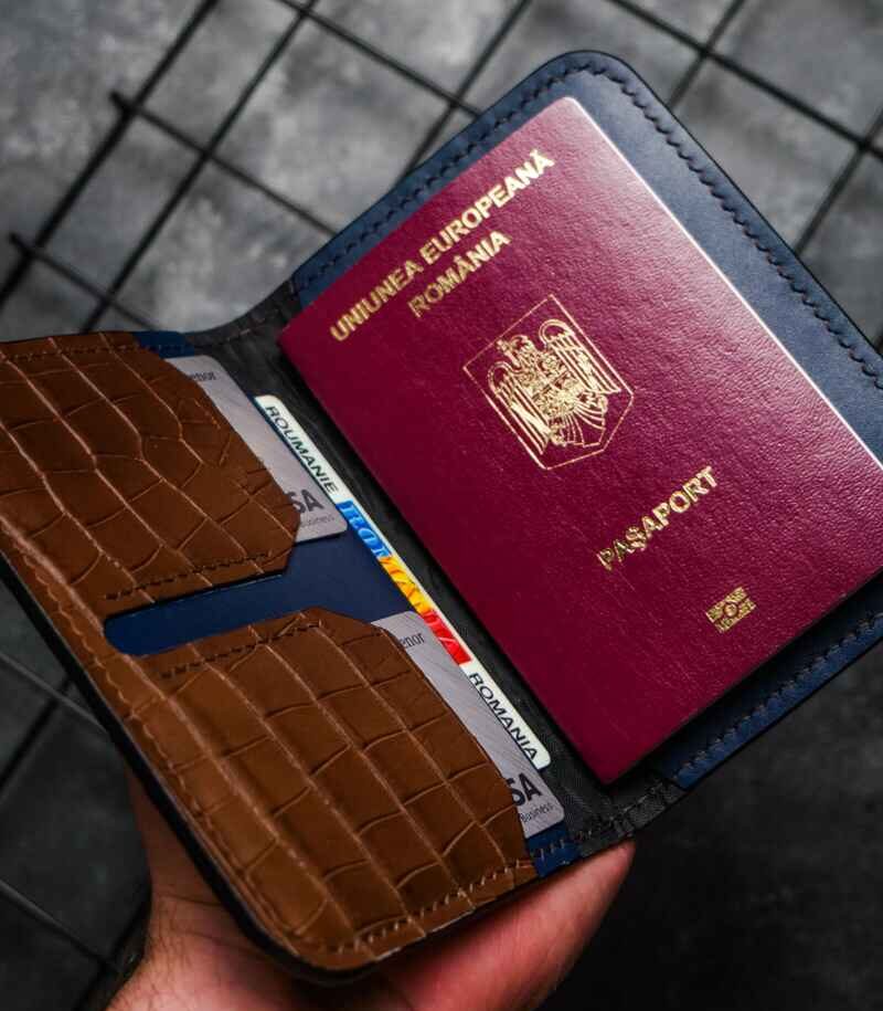 portofel pasaport albastru maro