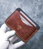 Portcard slim buletin maro chocolate deschis, buzunare carduri vizibile, piele naturală premium handmade