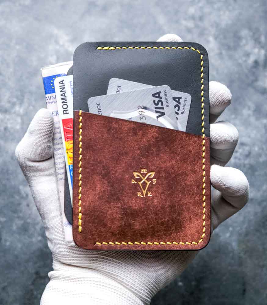 Portcard Talon Auto maro și negru bicolor, față cu talon auto și carduri introduse, logo gold, cusătură galbenă, personalizabil cu inițiale, piele naturală, handmade România