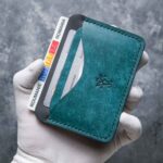 Portcard slim buletin din piele Pueblo Badalassi Carlo turcoaz, logo embossat, ață neagră saddle stitch