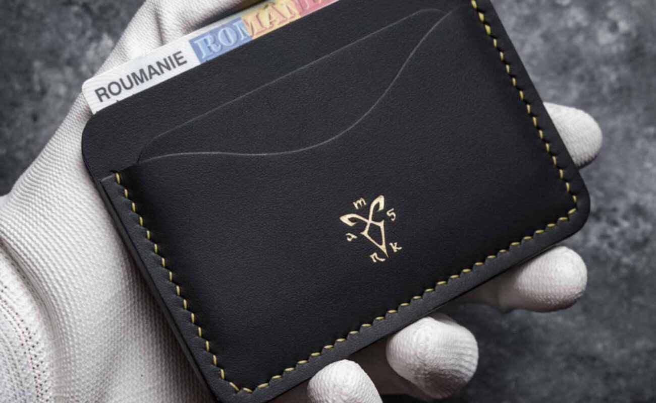 Portcard buletin Gold Edition din piele naturală neagră, față, logo gold vizibil, cusătură French Style galbenă pe margini