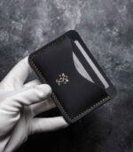 Portcard slim buletin negru artizanal, ață galbenă, logo gold, made in Romania