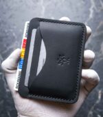 Portcard slim buletin din piele naturală neagră, logo mat negru, ață neagră saddle stitch