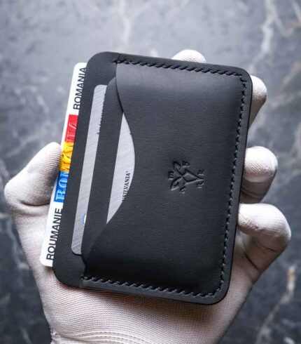 Portcard slim buletin din piele naturală neagră personalizat cu inițiale, logo mat negru, ață neagră saddle stitch