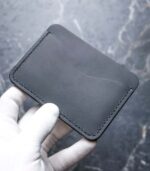 Portcard slim buletin negru personalizabil total black, logo mat embossat, cusătură neagră manuală
