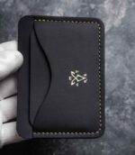 Portcard slim buletin negru cu embosare aurie și ață galbenă, piele naturală premium