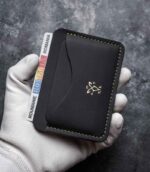 Portcard slim buletin negru-gold, cusătură manuală galbenă, piele naturală