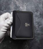 Portcard slim buletin negru personalizabil, logo auriu embossat, cusătură galbenă manuală