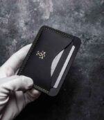 Portcard slim buletin negru, logo gold, ață galbenă, piele naturală, artizanat românesc