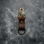 Breloc chei cu carabiniera - maro chocolate