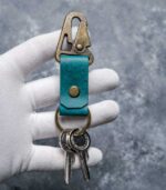 Breloc piele naturală carabină, piele turcoaz cu carabină gold antichizat, handmade