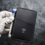 Portcard Talon Auto negru Silver Edition, vedere frontală cu talon auto scos, logo silver, cusătură gri, piele naturală, handmade România