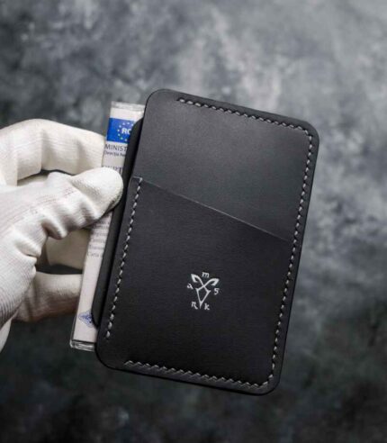 Portcard Talon Auto negru Silver Edition, vedere frontală cu talon auto scos, logo silver, cusătură gri, piele naturală, handmade România