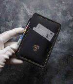 Portcard Talon Auto negru Gold Edition, vedere față cu talon auto și carduri introduse, logo gold, cusătură galbenă, piele naturală, handmade România