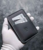 Portofel Talon Auto negru Black Edition, față cu carduri introduse în buzunare, logo embosat, cusătură neagră, piele naturală, handmade România
