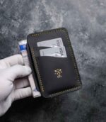 Portofel talon auto negru Gold Edition, ținut în mână cu talon și carduri, ață galbenă, logo gold, piele naturală, handmade România
