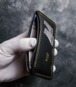 Portofel talon auto negru Gold Edition, vedere laterală cu talon și carduri, ață galbenă, logo gold, piele naturală, handmade România