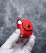 Husă AirPods 2 Gen1/Gen2 roșu din piele naturală, față, capsă metalică silver, canturi vopsite manual, handmade România