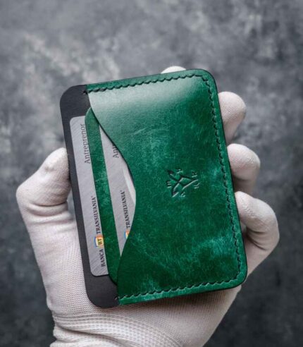 Portcard slim buletin verde emerald artizanal handmade, piele naturală tăbăcită vegetal, logo embossat, România
