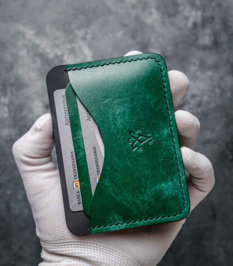 Portcard slim buletin verde emerald artizanal handmade, piele naturală tăbăcită vegetal, logo embossat, România