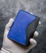 Portcard slim buletin albastru interior deschis, buzunare carduri și buletin vizibile, piele naturală premium handmade