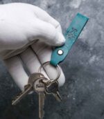 breloc chei din piele natruala cu personalizare turcoaz