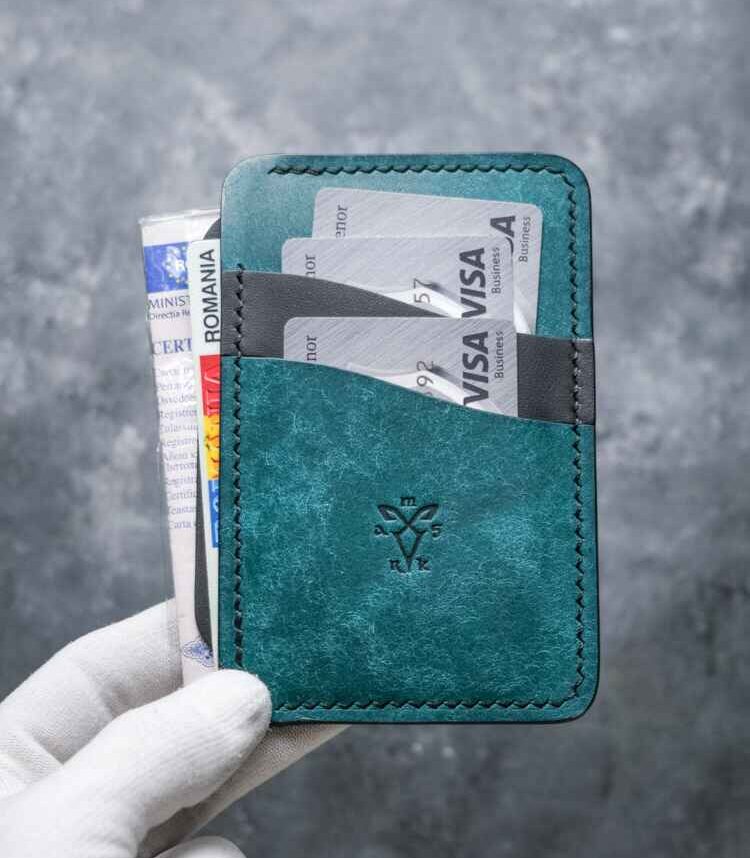 Portofel talon auto turcoaz, cu buletin și carduri, ață neagră, logo embosat, personalizare cu inițiale, piele naturală, handmade România