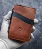 Portofel Talon Auto walnut și negru bicolor, vedere frontală gol, logo embosat, cusătură maro, piele naturală, handmade România