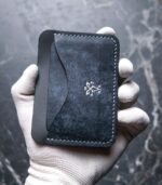 Portcard slim buletin din piele naturală tăbăcită vegetal, culoare navy, logo stanțat silver, ață gri