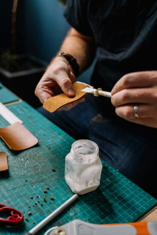 portofel din piele realizat manual