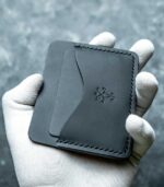 Portofel slim piele naturală neagră Black Edition, vedere frontală, cusătură French Style cu ață neagră